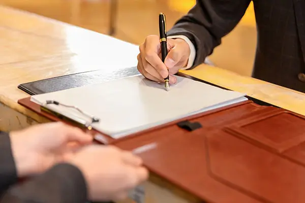 为什么电脑上突然黑屏了